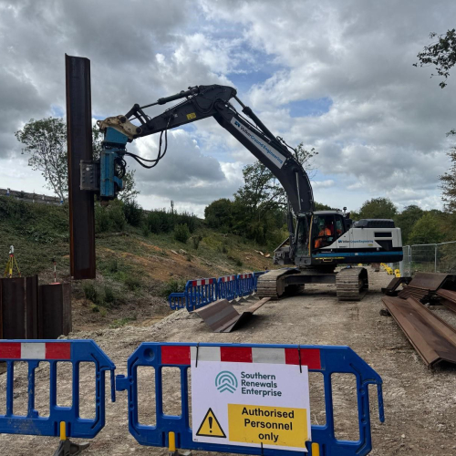 Movax installing sheet piles