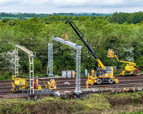 Signal gantry replacement at Warrington, RRE lowing gantry